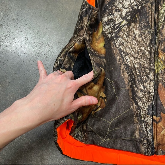 Woolrich Realtree Hardwoods Camo Reversible Outdoor Vest - Picture 8 of 9